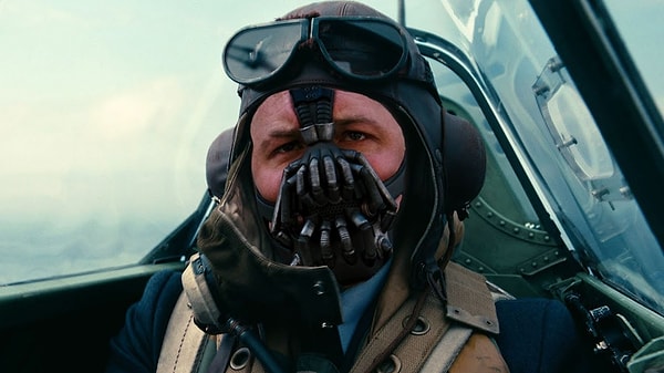 4. Из всех четверых, похоже, больше всего слов достанется Тому Харди, и немудрено: он самый опытный актер среди них, к тому же, у него был опыт игры с закрытым лицом.