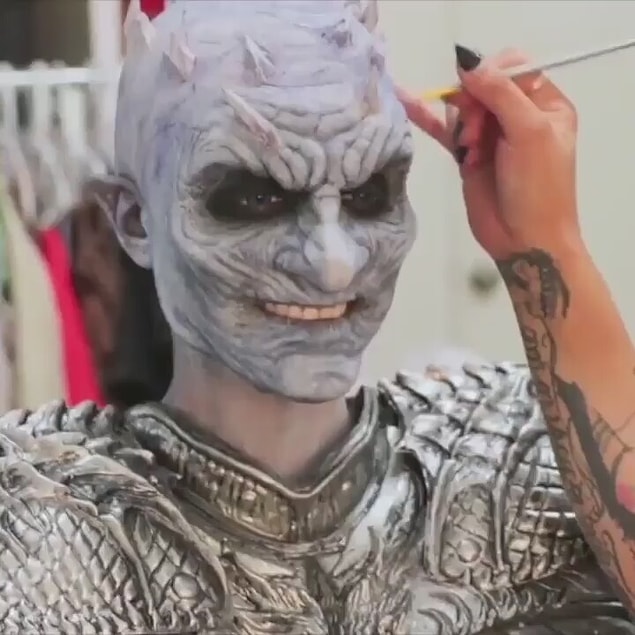 16. Aleyna Tilki'nin "Sen Olsan Bari" şarkısını söyleyen White Walker