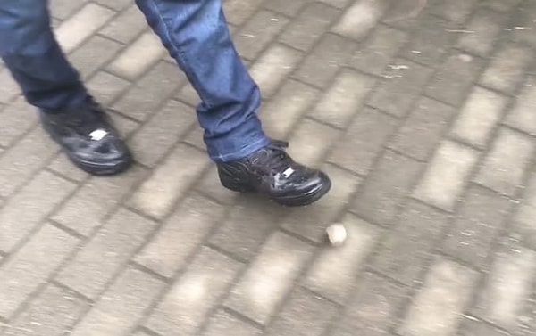 7. Не могли пройти мимо чего-нибудь, что можно хорошенько пнуть 😼