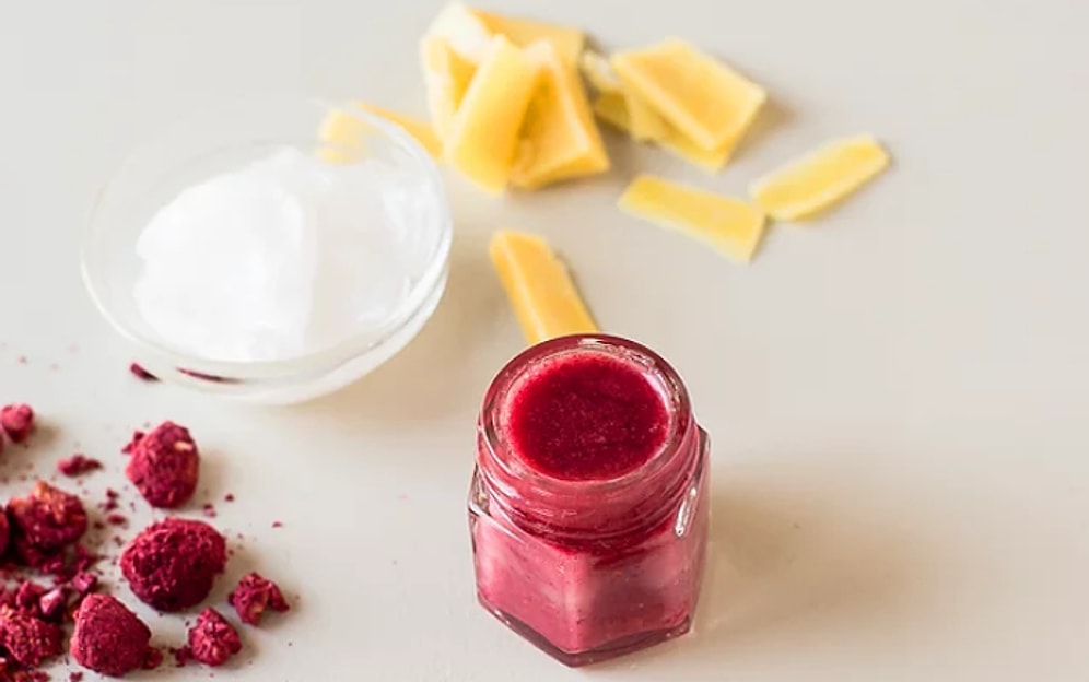 Зима-холода: делаем подарок потрескавшимся губам своими руками