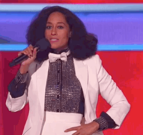 Diana Ross'ın kızı Tracee Ellis Ross sunuculuk yaparken birçok farklı kıyafet giydi. 💃