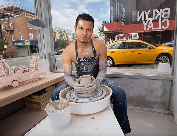 5. Осваивает дополнительную профессию