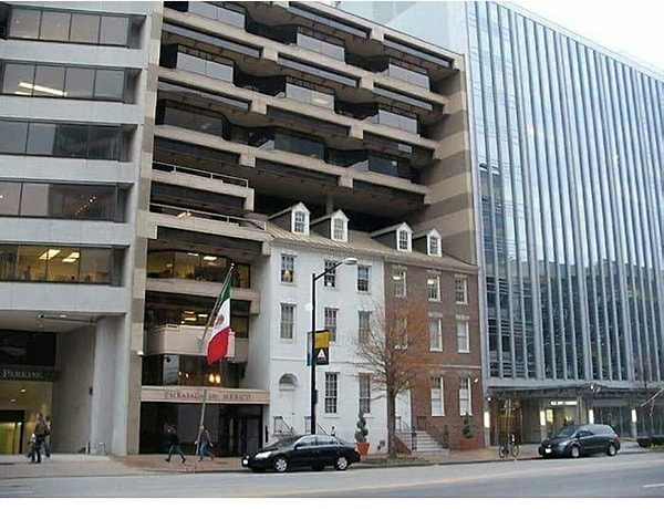 13. Инженерам пришлось проектировать здание с учетом этого дома-бунтаря