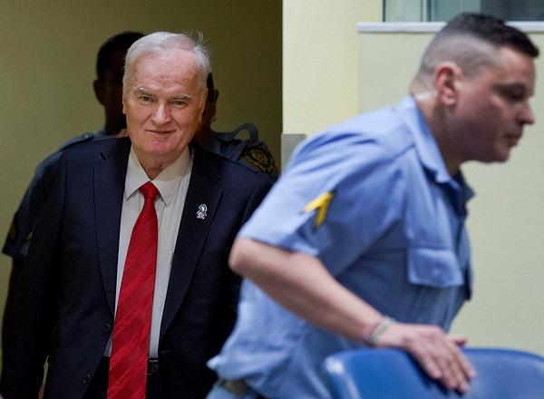 Mladiç müebbet hapis cezasına çarptırıldı.