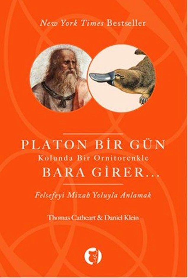3. Sırada, felsefeyle mizahı harmanlayan bir kitap var: Hatice, Platon Bir Gün Kolunda Bir Ornitorenkle Bara Girer kitabını öneriyor.