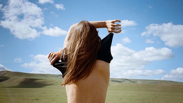 Смелая красавица из Польши Магдалена Восинска стала новым феноменом Instagram благодаря своим обнаженным фотографиям.