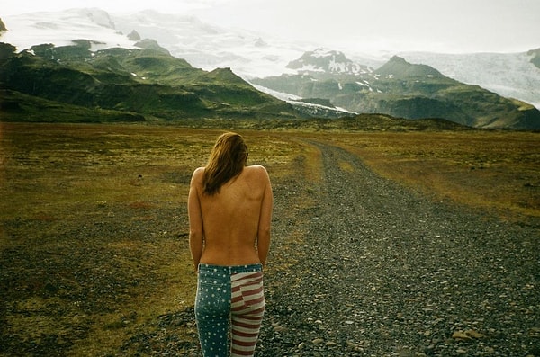 Однако, за ее фотографиями не стоит призыв к сексу.