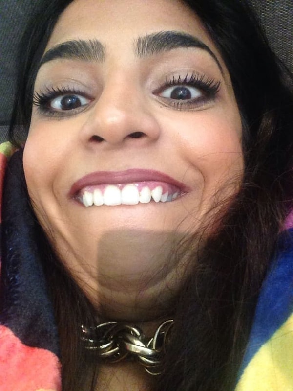 4. Находят свое самое уродливое выражение лица... и делают селфи