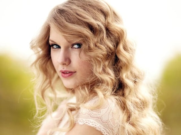 1. Начнем с легкого. Кто эта девушка, так любящая писать про своих бывших?