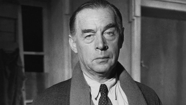 10. Какой писатель изображен тут?