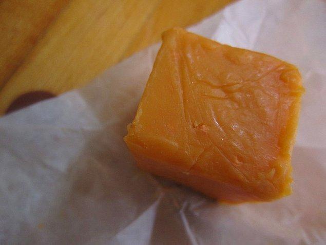 11. Resimde görünen çedar peyniri şu an yenilebilen en eski peynir. Sence kaç yıllık?