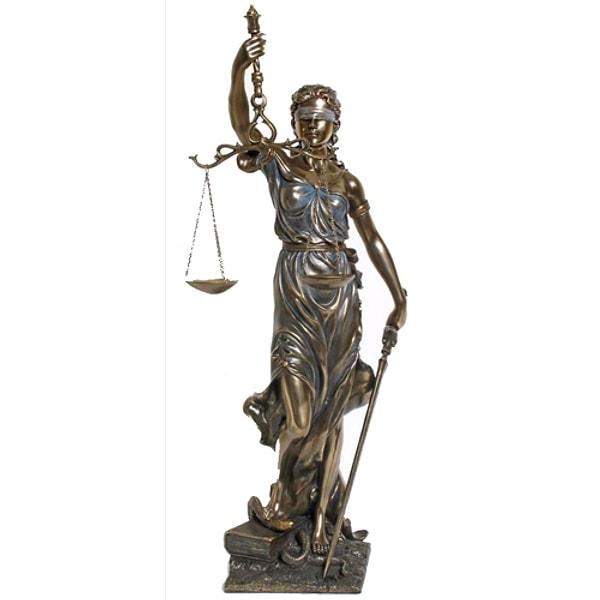 14. Şirket avukatıyım ama yine de hukuk okuduğumu belli edeyim heykeli