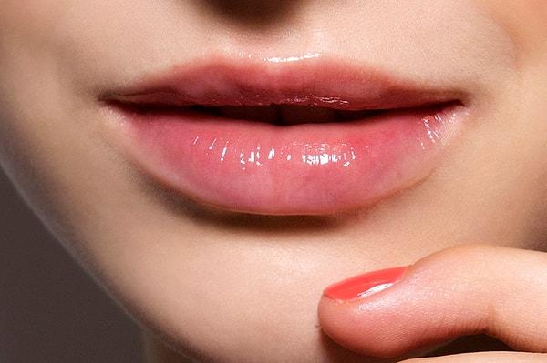 6. Renkli bir dudak nemlendirici.