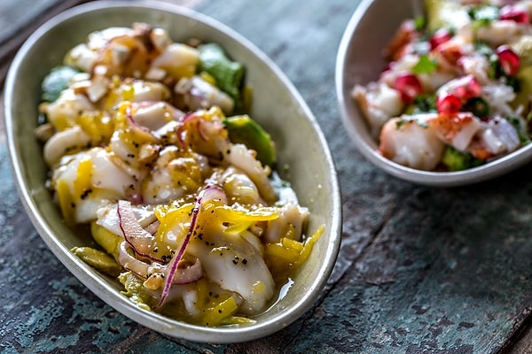 4. Какую страну называют родиной освежающего СЕВИЧЕ - блюда из мелко нарезанной сырой рыбы, маринованной в соке лайма?