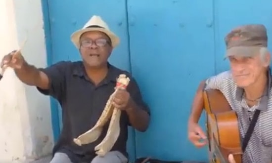 Kübalı Sokak Sanatçısının 'Türkiye' Denilince Verdiği Efsane Tepki!