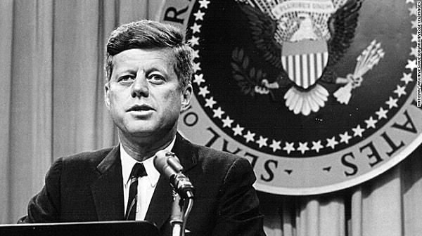 3. John F. Kennedy’nin beyni öldükten sonra özel olarak araştırılması için Ulusal Arşive gönderildi. Devam eden süreçte beyin çalındı ve bir daha bulunamadı.