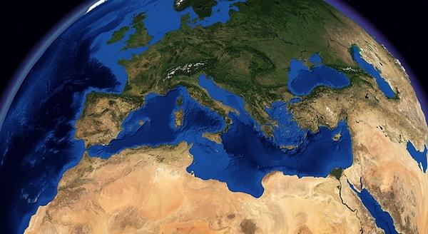 4. Akdeniz’in sularını çektirip birleşen Avrupa ve Afrika’dan bir süper kıta yaratma planları olan Alman bir bilim adamı vardı.