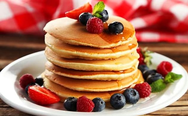 9. Elit bir arkadaş ortamım var, her pazar dışarıda kahvaltı yapıyoruz pancake'i