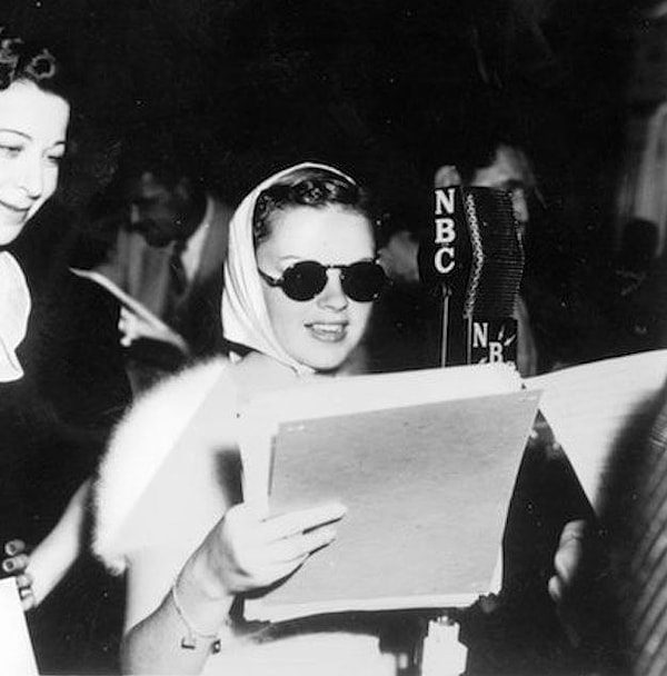 15. А солнечные очки?