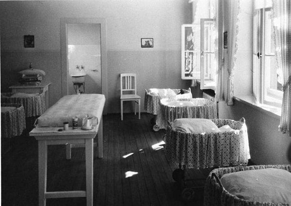 4. В военное время для представительниц женского пола это был практически единственный выход не бедствовать.