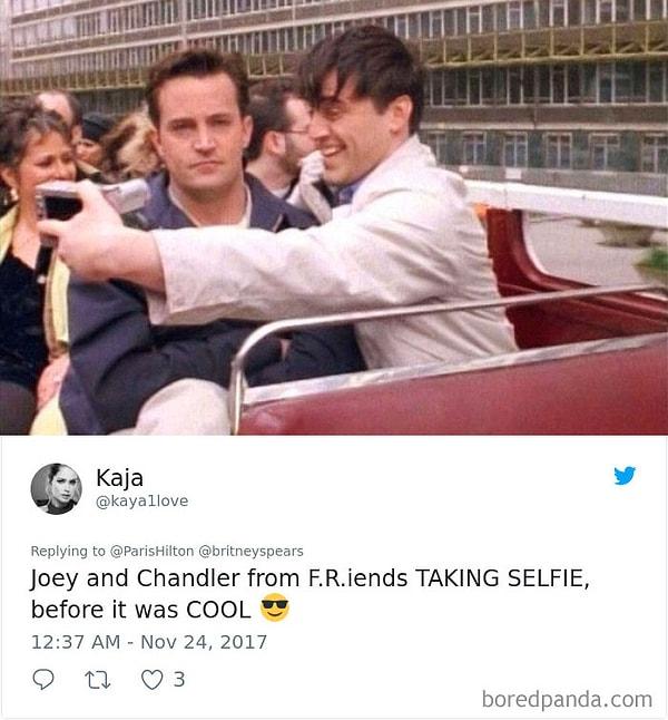 4. "Friends'den Joey ve Chandler selfie çekerken, o zamanlar havalı değildi."