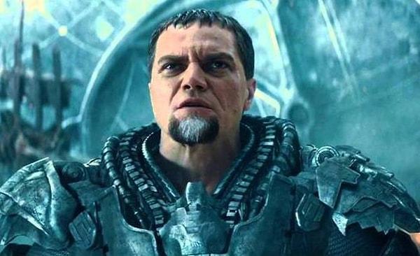 15. Man of Steel'de General Zod'un dünyaya konuşması; İngilizce, Çince, Portekizce ve Star Trek yapay dili olan Klingonca dillerinde yayınlandı.