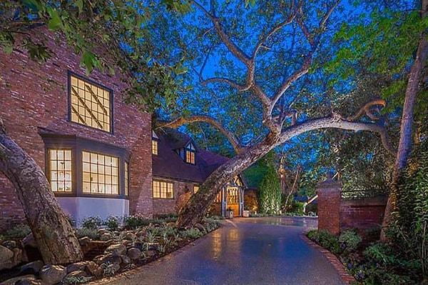 19. Reese Witherspoon'un 16 milyon dolarlık bu evi Bel Air, Kaliforniya'da.