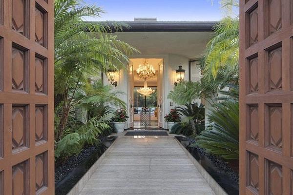 25. Adam Levine'in Los Angeles'daki bu evi 18 milyon dolar.