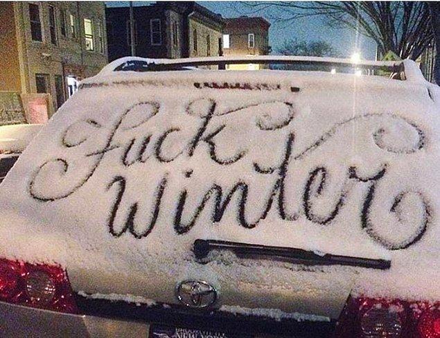 11. Arabanın camına yazılan 'kışa nefret' temalı bu yazı fazla güzel değil mi? 😌