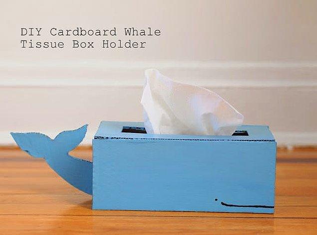 6. Aldığınız ürünlerin karton kutularını atmanıza gerek yok. Balinaların canlılık kattığı küçük bir peçete kutusu yapabilirsiniz. 🐳
