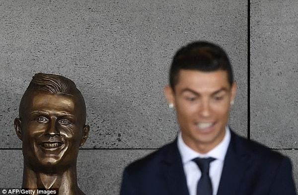 Emanuel Santos tarafından yaratılan büst Ronaldo'ya pek de benzemiyordu.