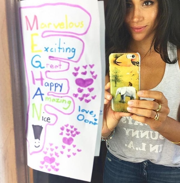 1. Девушку на самом деле зовут не Меган.