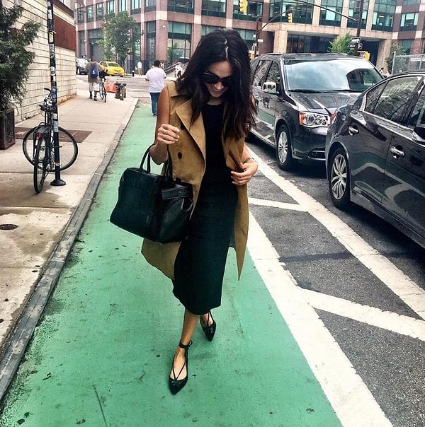 8. Стильно выглядеть ей помогает подруга Джессика Марлуни.