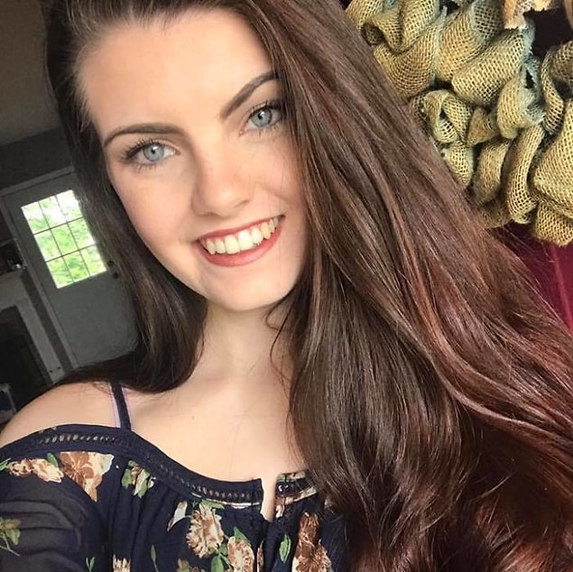 Bu gördüğünüz güzel kadın makyaj sanatçısı Brittany Nichole Morefield. O da herkes gibi dışarıdan bakıldığında mutlu görünüyor ama içinde yaşadığı anksiyete sorunları var.