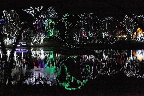 1. Прожекторы в зоопарке и аквариуме Колумба в Колумбусе, Огайо