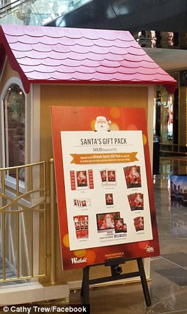 Üstelik bazı AVMlerde kampanyanın afişleri ve çocukların fotoğraf çektirdiği Noel Baba standları yan yana.