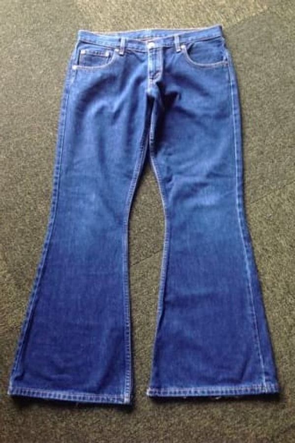 17. Джинсы-клёш