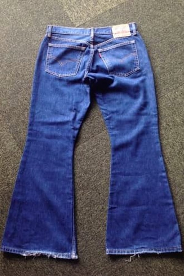 17. Джинсы-клёш