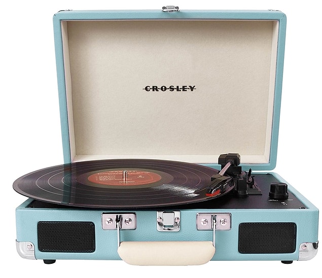 14. Müzik ve plak tutkunu dostlarımızın bir yıl boyunca kalpli gözlerle gezmesini sağlayacak en coolundan bir turntable 🤗