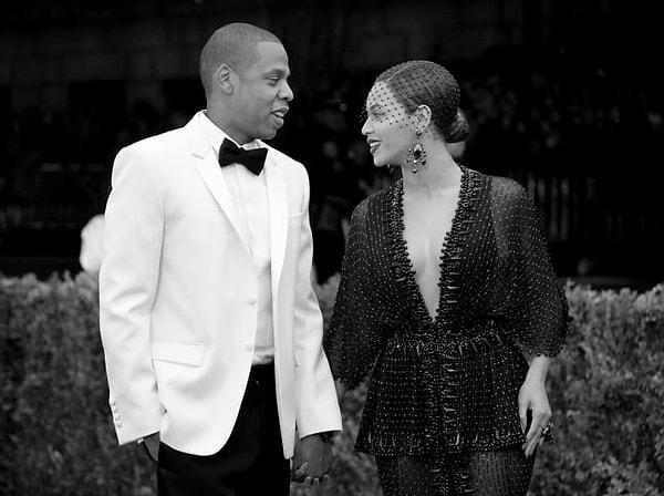 Jay-Z, New York Times ile olan konuşmasında 'duygularını kapatmanın' bir sonucu olarak aldattığını söyledi.
