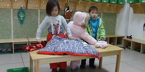 Çocuğunuza Bağımsız Olarak Kendi Kendine Giyinmeyi Öğretin!