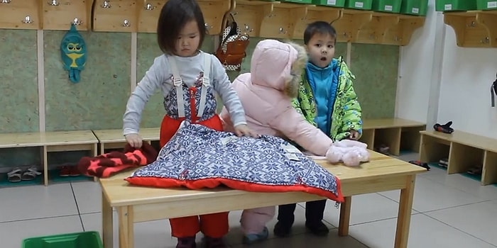 Çocuğunuza Bağımsız Olarak Kendi Kendine Giyinmeyi Öğretin!