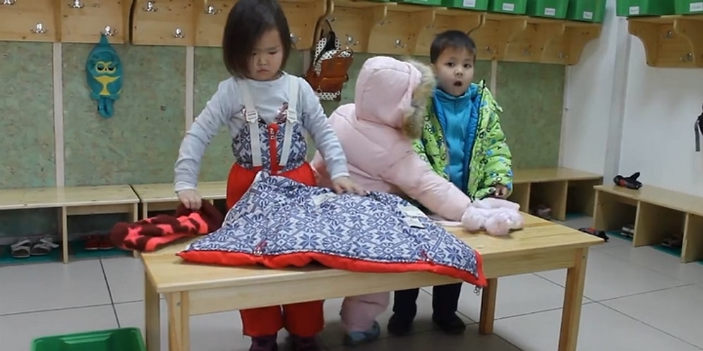 Çocuğunuza Bağımsız Olarak Kendi Kendine Giyinmeyi Öğretin!