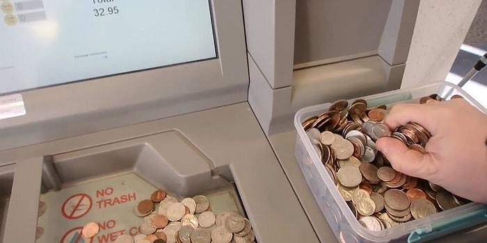 Bir Kap Dolusu Bozuk Parayı ATM'den Hesabına Yatırdı!