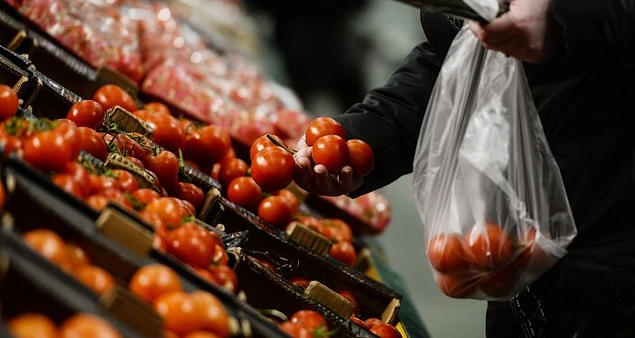 Tüketici fiyatları bazında kasımda en yüksek fiyat artışı yüzde 45,29 ile domateste görülürken, en fazla fiyat düşüşü yüzde 19,95 ile karnabaharda oldu.