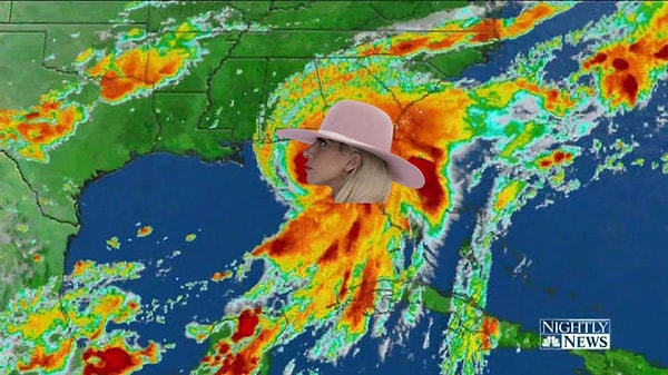 На этот раз Леди Гага "выступила" на пляже в Майами.