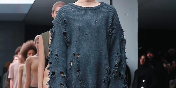 2. Носить рваную одежду, ведь это "последний писк моды"