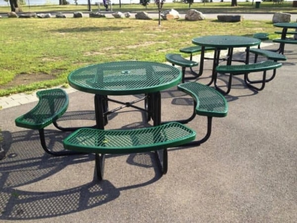 15. Специальная скамейка для интровертов!