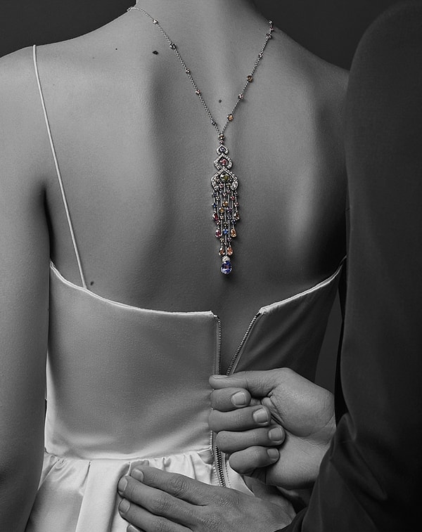 10. Он спрашивает: «Это у тебя новое платье?»