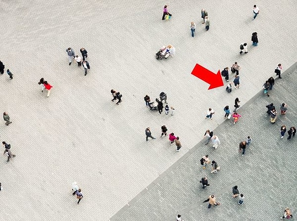 2. На что указывает красная стрелка?